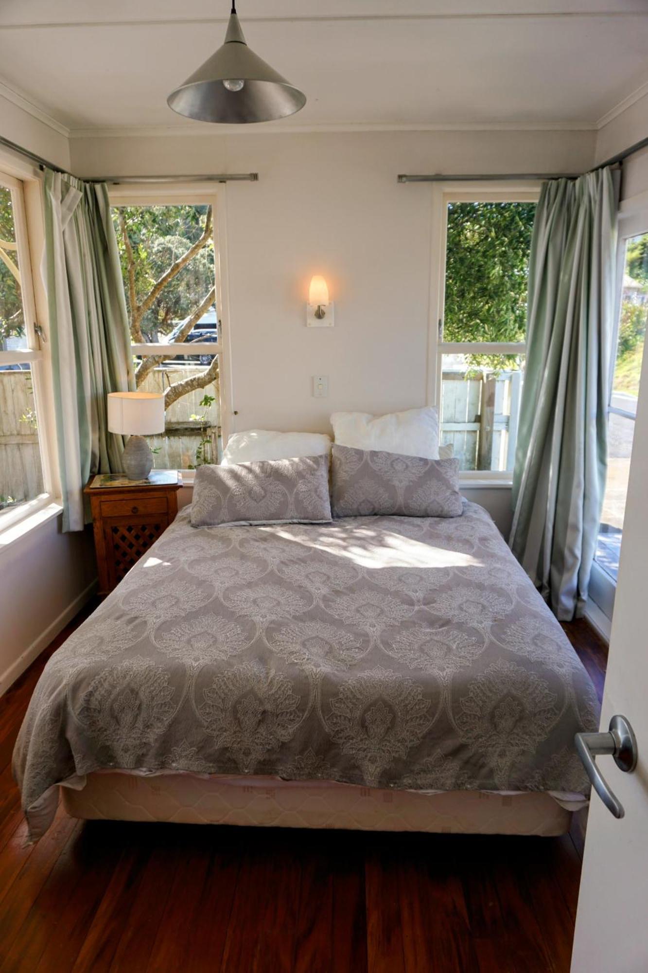 Last On The Strand, Russell - The Boathouse Экстерьер фото