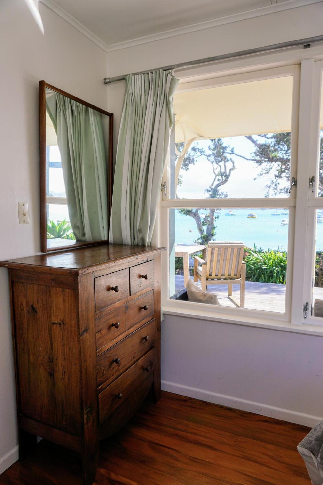 Last On The Strand, Russell - The Boathouse Экстерьер фото