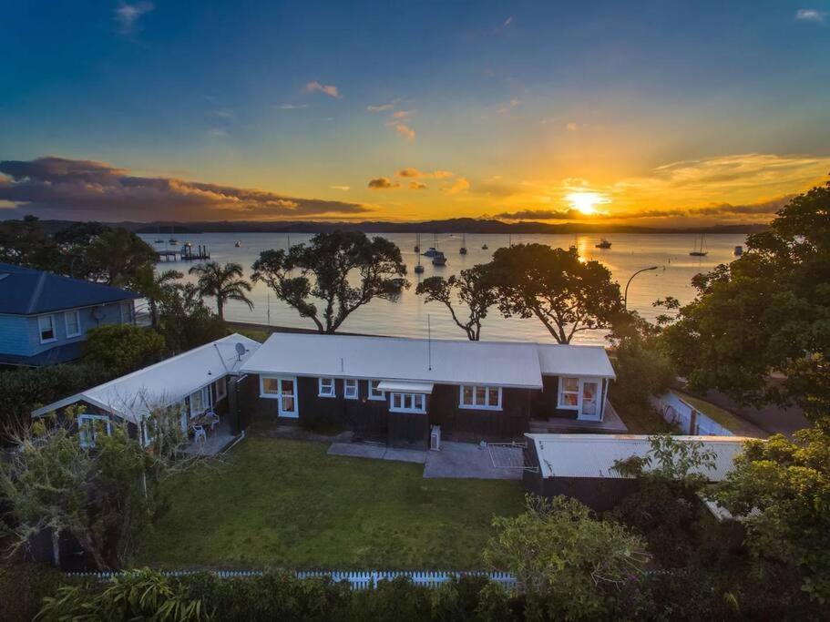 Last On The Strand, Russell - The Boathouse Экстерьер фото