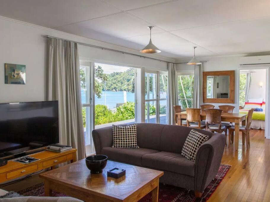 Last On The Strand, Russell - The Boathouse Экстерьер фото