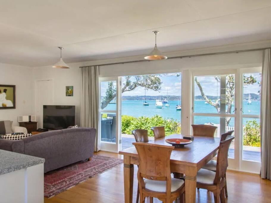Last On The Strand, Russell - The Boathouse Экстерьер фото