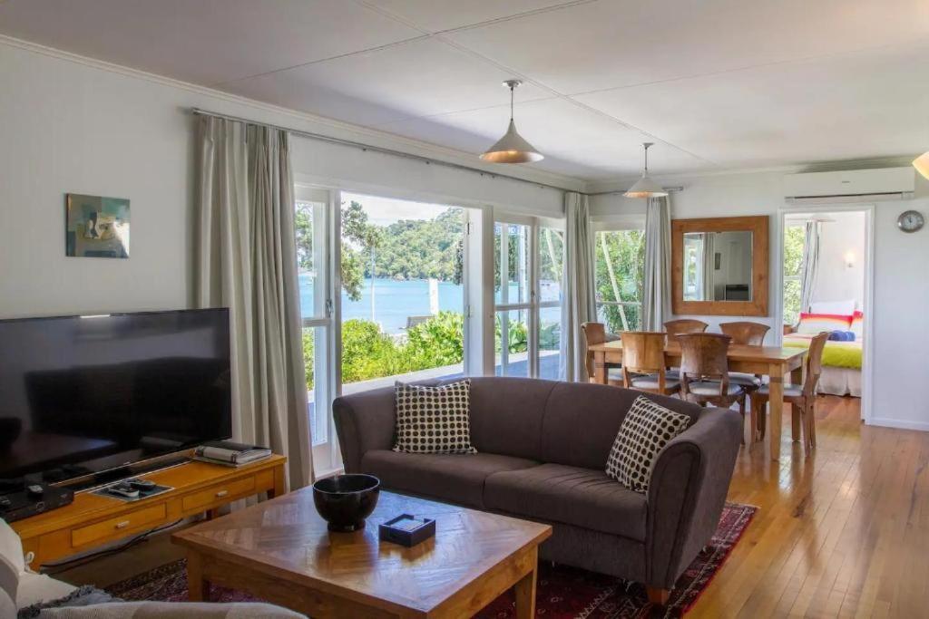 Last On The Strand, Russell - The Boathouse Экстерьер фото